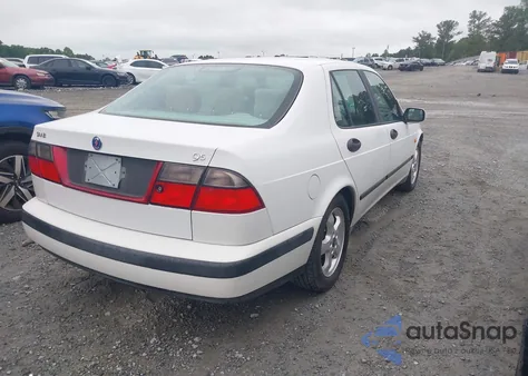 1999 Saab 9-5 z USA, uszkodzony, nr VIN YS3ED48E5X3076042